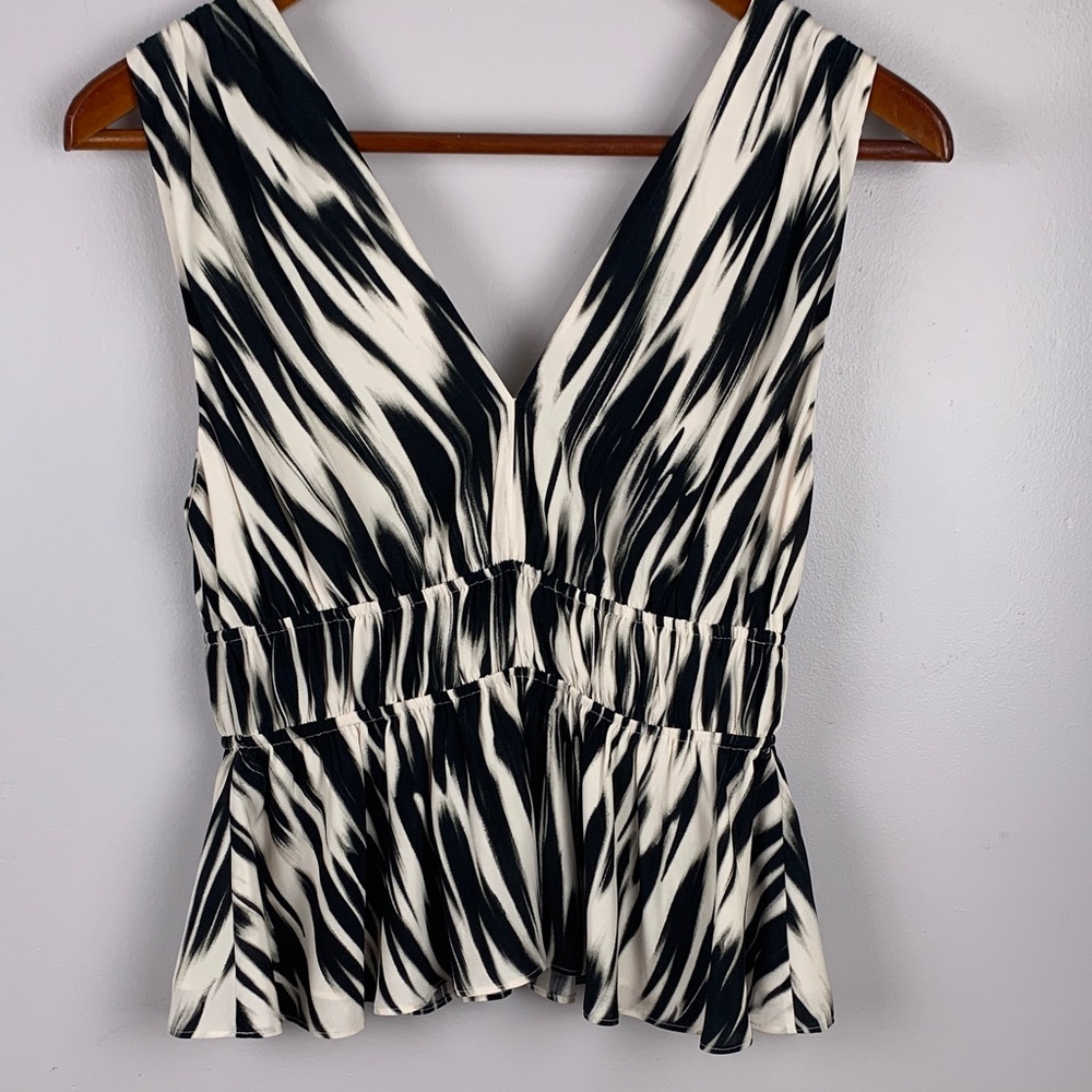 BR Black and White Sleeveless Top small nwt